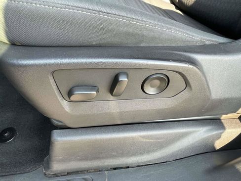 Used 2024 Chevrolet Silverado 2500 Custom w/ Custom Value Package image 16