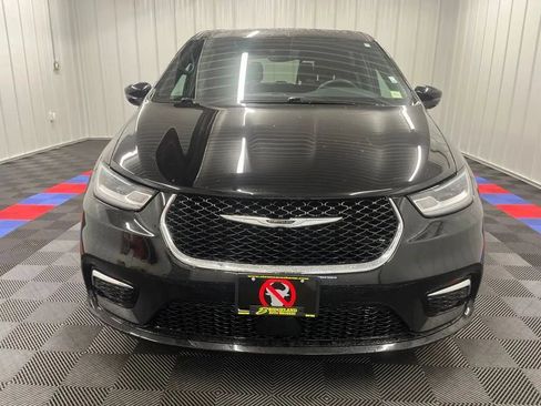 Used 2025 Chrysler Pacifica Select FWD image 8