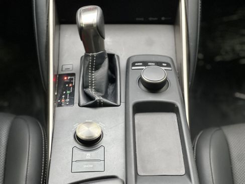 Used 2018 Lexus IS 300 image 19