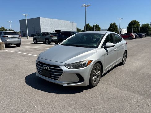 Used 2018 Hyundai Elantra SEL FWD image 2