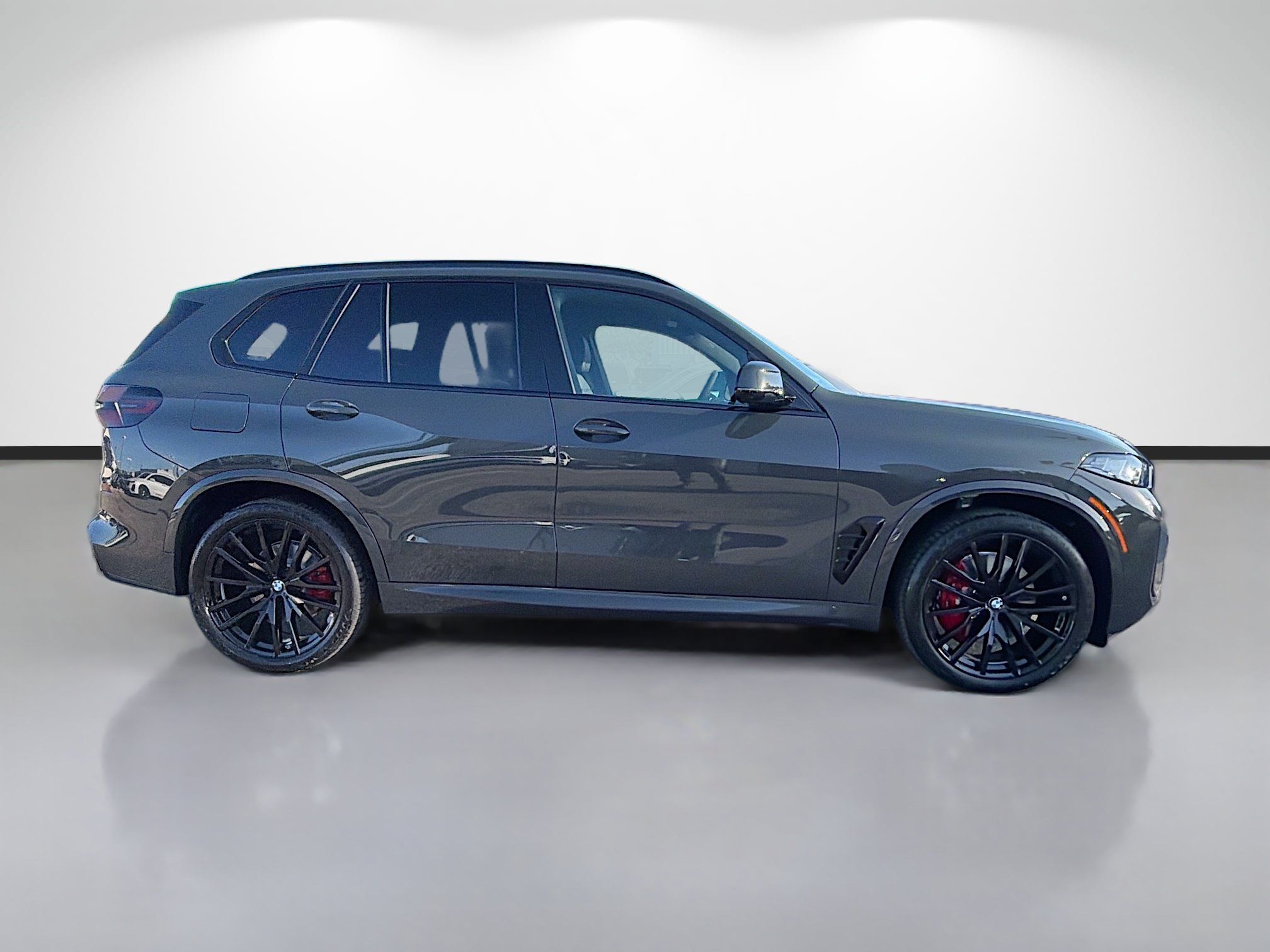 New 2026 BMW X5 xDrive40i w/ M Sport Package AWD/4WD image 2