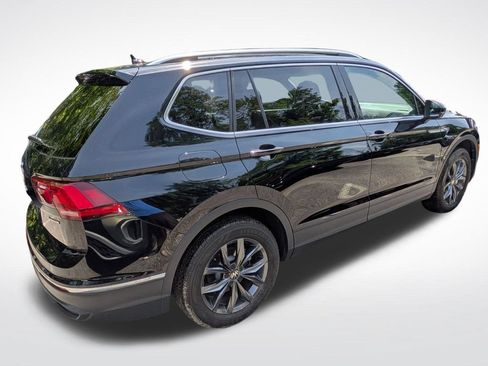 Used 2023 Volkswagen Tiguan SE AWD/4WD image 3