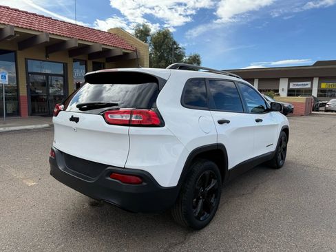 Used 2016 Jeep Cherokee Sport image 10