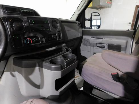 Used 2014 Ford E-250 and Econoline 250 w/ Power Group image 47