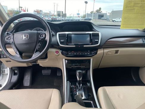 Used 2016 Honda Accord Touring image 19