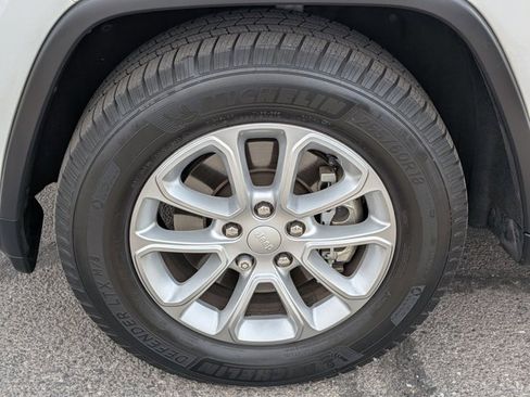 Used 2021 Jeep Grand Cherokee Laredo image 29