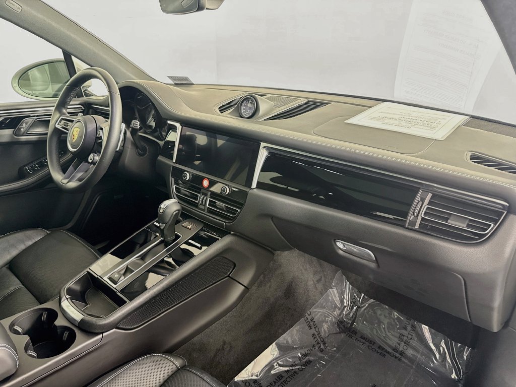Certified 2024 Porsche Macan S AWD/4WD image 29