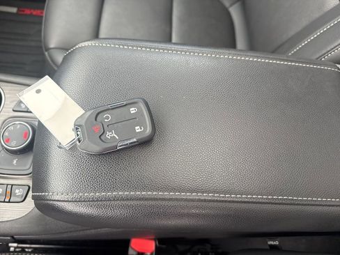 Used 2022 GMC Acadia SLT w/ Elevation Edition image 32