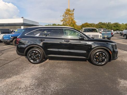 Used 2025 Kia Sorento S w/ Panoramic Sunroof Package FWD image 11