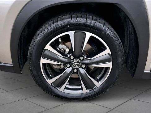 Used 2019 Lexus UX 250h w/ Premium Package image 10