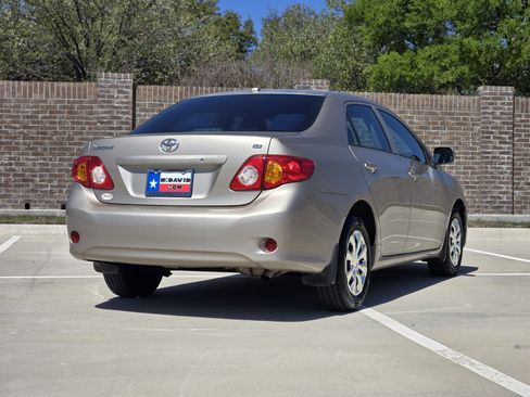 Used 2010 Toyota Corolla LE image 6