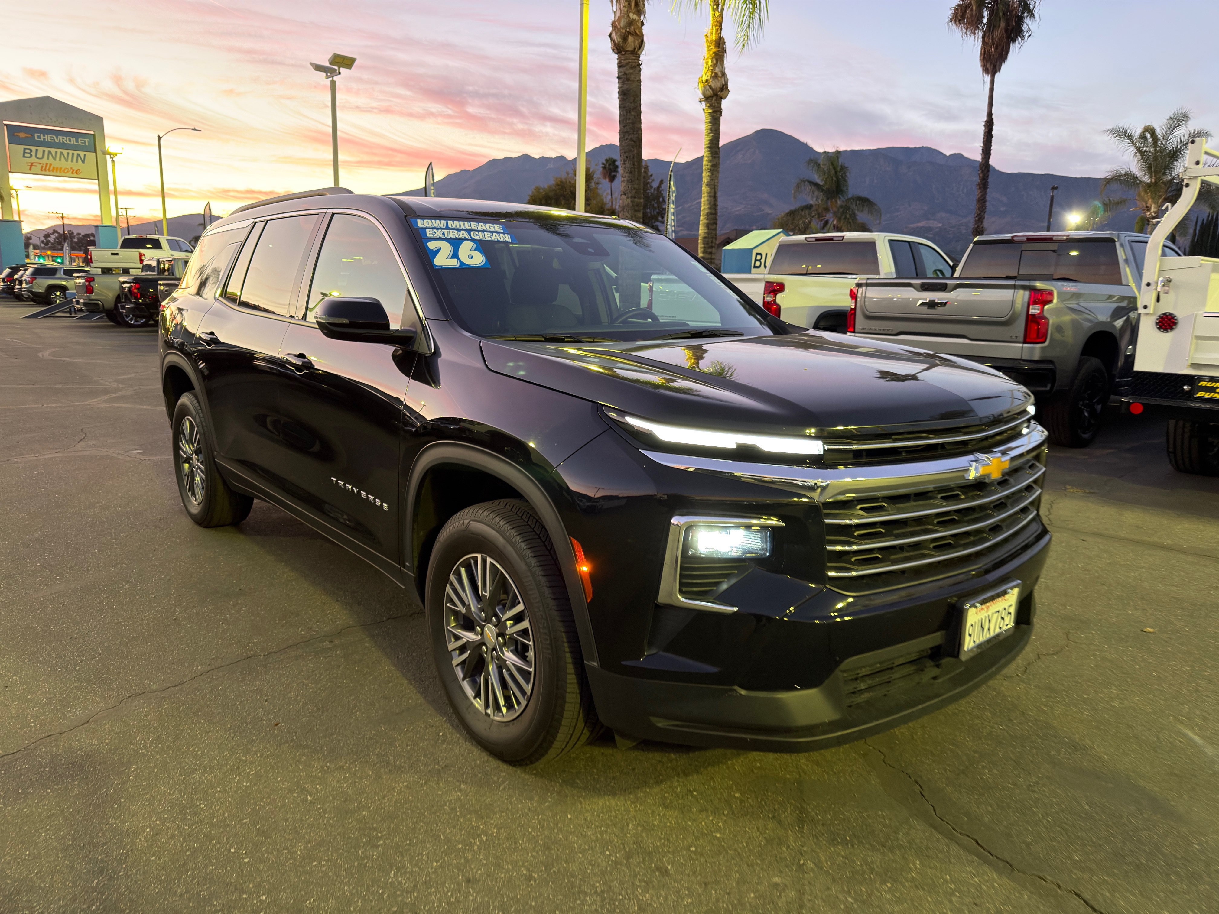 Used 2026 Chevrolet Traverse LT FWD image 2