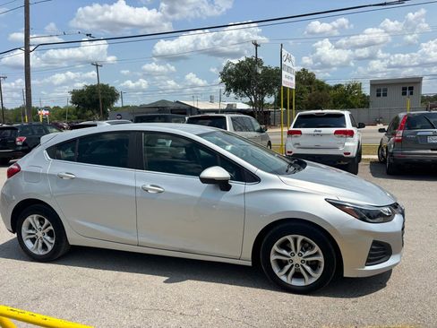 Used 2019 Chevrolet Cruze LT FWD image 5
