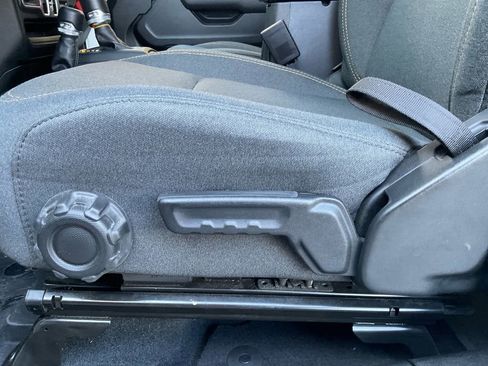 Used 2024 Jeep Wrangler Sport S image 30