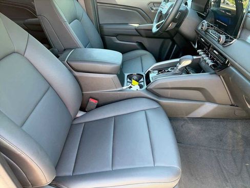 Used 2024 Chevrolet Colorado LT w/ LT Convenience Package III AWD/4WD image 8