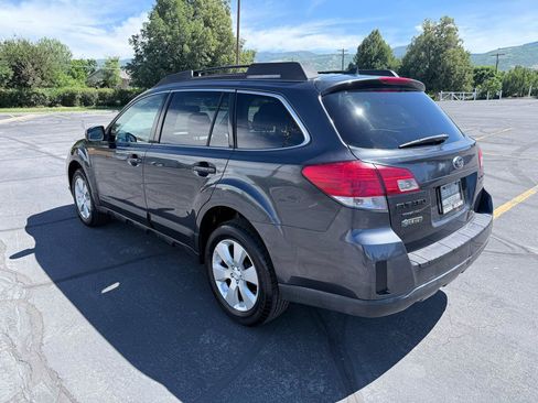 Used 2011 Subaru Outback 2.5i Limited w/ PWR Moonroof Pkg AWD/4WD image 3
