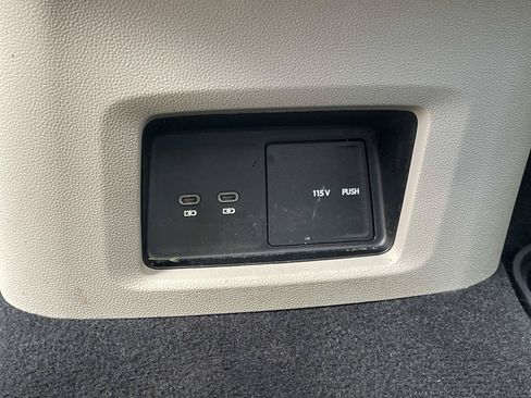 Used 2025 Volkswagen Atlas SE FWD image 35