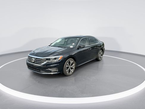 Used 2022 Volkswagen Passat 2.0T SE FWD image 5