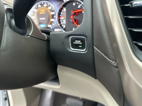 Certified 2018 GMC Acadia Denali w/ Technology Package AWD/4WD image 17
