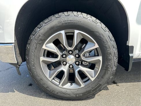 Used 2022 Chevrolet Silverado 1500 LT AWD/4WD image 24