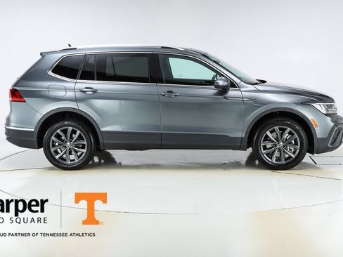 Used 2022 Volkswagen Tiguan SE w/ Panoramic Sunroof Package AWD/4WD image 48