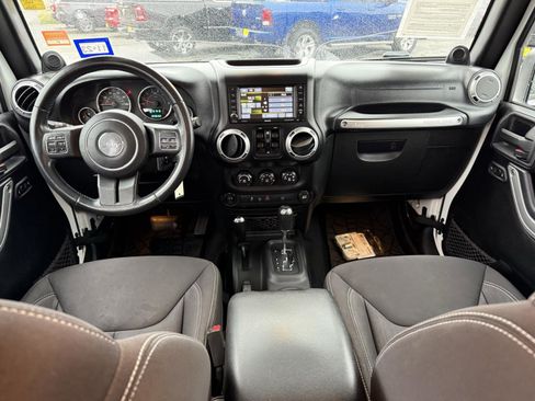 Used 2013 Jeep Wrangler Unlimited Rubicon w/ Connectivity Group image 18