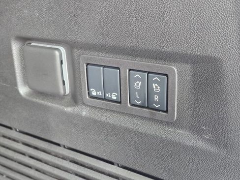 Used 2025 Chevrolet Tahoe Premier AWD/4WD image 13
