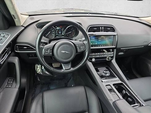 Used 2019 Jaguar F-PACE Premium AWD/4WD image 16
