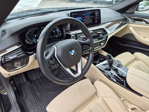 Used 2021 BMW 530e w/ Premium Package RWD image 25