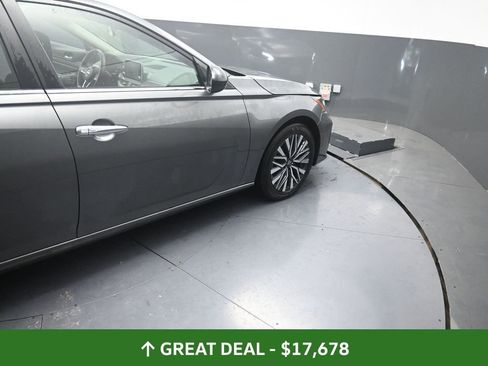 Used 2024 Nissan Altima 2.5 SV image 23
