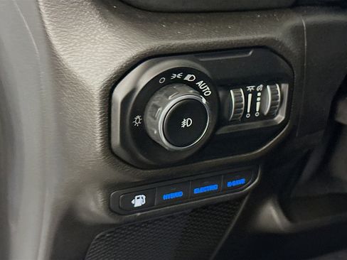 Used 2021 Jeep Wrangler Rubicon w/ Cold Weather Group image 17