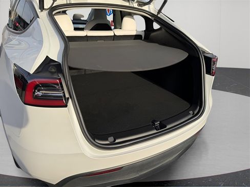 Used 2023 Tesla Model Y Long Range image 22