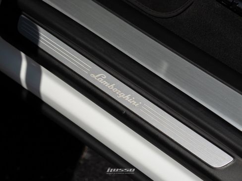 Used 2021 Lamborghini Urus image 41