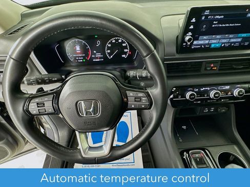 Used 2024 Honda Pilot Touring image 14