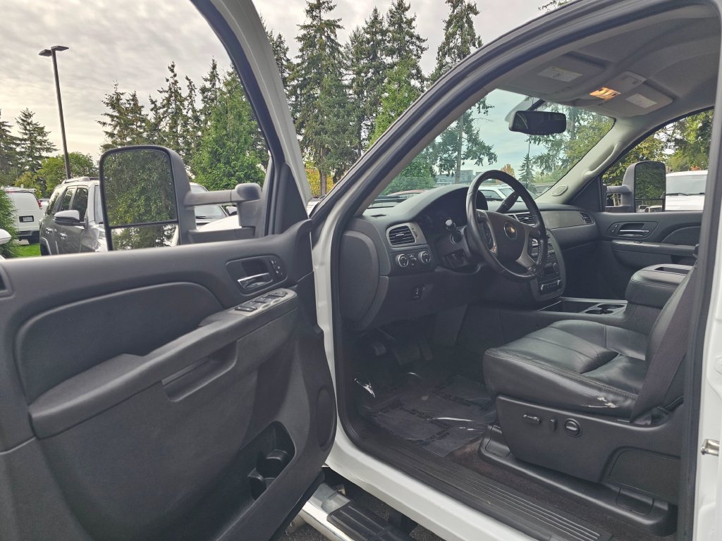 Used 2014 Chevrolet Silverado 3500 LTZ w/ LTZ Plus Package AWD/4WD image 22