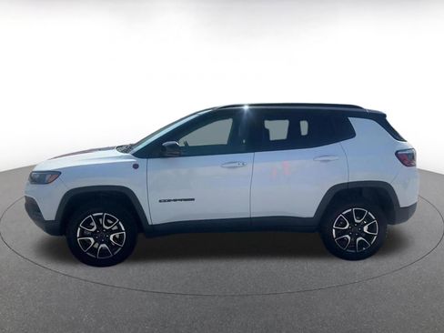 Used 2025 Jeep Compass Trailhawk image 9