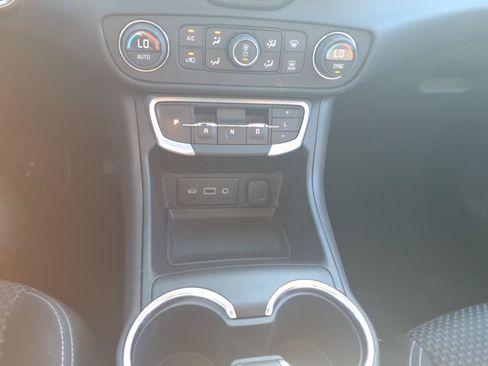 Used 2022 GMC Terrain SLE w/ Driver Convenience Package FWD image 36
