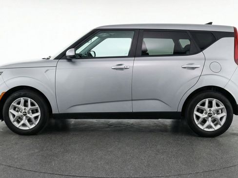 Used 2025 Kia Soul LX w/ LX Technology Package FWD image 5