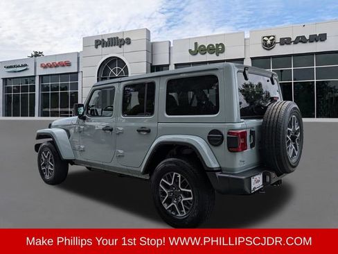 Used 2024 Jeep Wrangler Unlimited Sahara w/ Technology Group AWD/4WD image 5