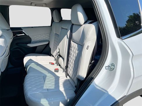 New 2025 Mitsubishi Outlander SEL image 24