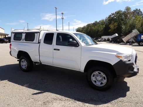 Used 2021 Toyota Tacoma SR RWD image 10