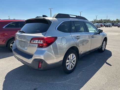 Used 2019 Subaru Outback 2.5i Premium image 12