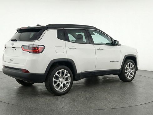 Used 2025 Jeep Compass Limited image 9