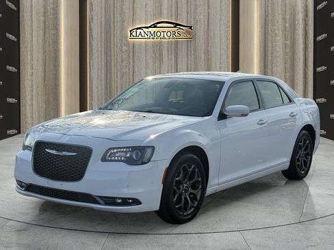 Used 2018 Chrysler 300 S w/ 300S Premium Group image 3