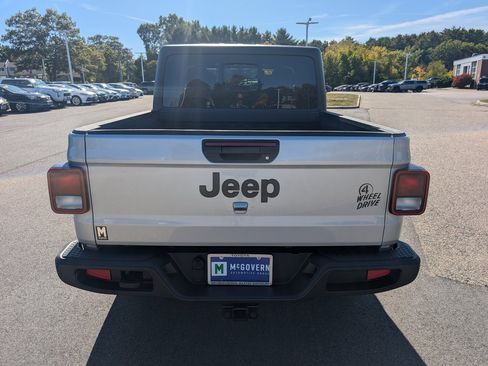Used 2022 Jeep Gladiator Willys image 4