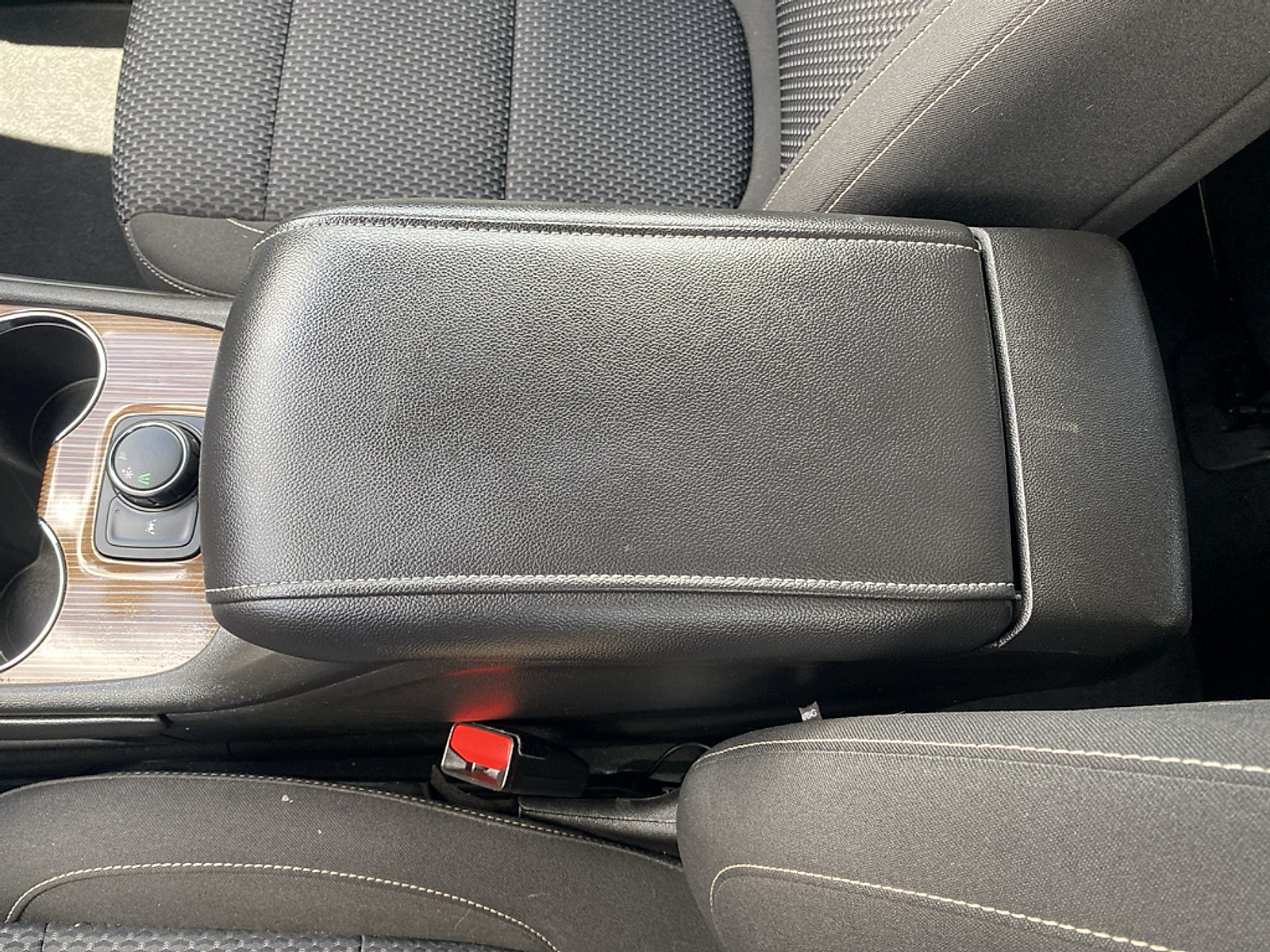 Used 2023 GMC Acadia SLE FWD image 25