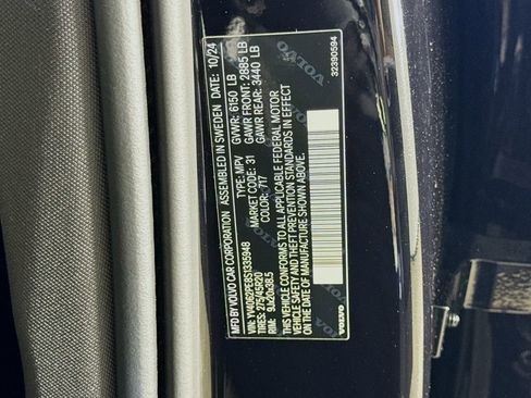 Certified 2025 Volvo XC90 B6 Plus image 32