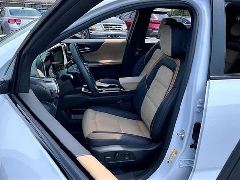 Used 2026 Chevrolet Equinox ACTIV w/ Safety and Technology Package FWD image 18