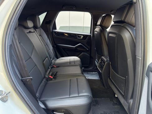 Used 2020 Porsche Cayenne image 41