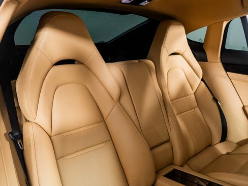 Used 2022 Porsche Panamera 4 Platinum Edition image 32